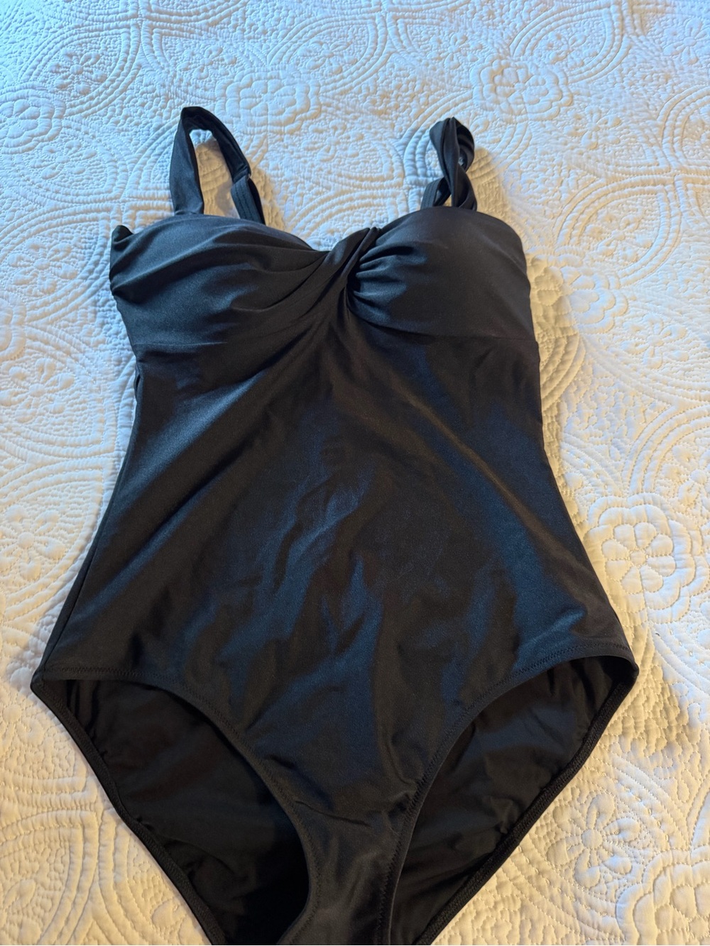 Goldsheep Black One-Piece Swimsuit with Twist Front